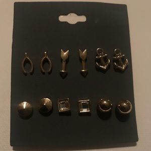 ✨ NWT NEVER WORN ASSORTED STUD EARRINGS